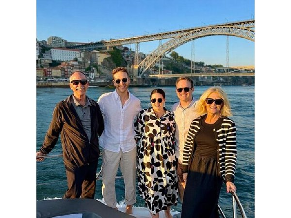 Porto: Yacht Small-Group Douro River Cruise & 6 Bridges w/ Drink