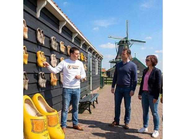 Day Trip from Amsterdam to Zaanse Schans Windmills and Volendam