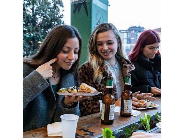 Milan Navigli Food and Drinks Tour with Aperitivo