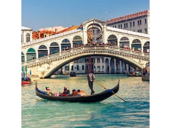 Enchanting Venice: City Walk & Majestic Gondola Ride + Ebook