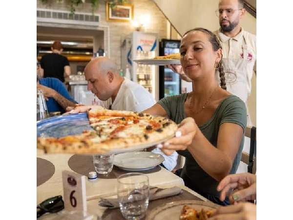 Naples Pizza & Drinks Tour: A Slice of Naples with Eating Europe