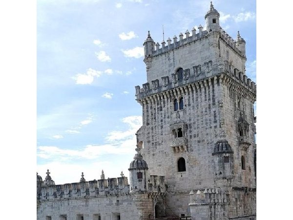 Lisbon Highlights PRIVATE Half Day Tour with a local Guide