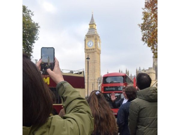 London’s Most Entertaining Tour: Magic, History and Laughter