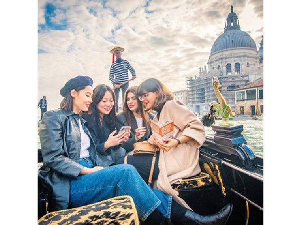 Private Gondola Ride: Explore Venice with a Local Guide