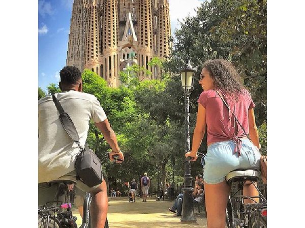 Barcelona Small-Group E-Bike Tour with Iconic Photo Stops