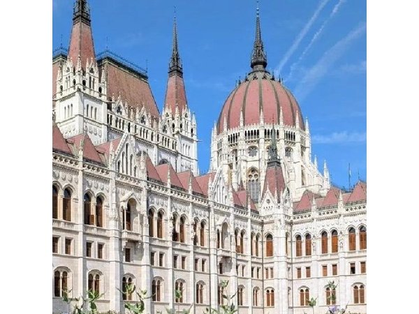 5 Hours Private Budapest First Class Tour with Parliament option