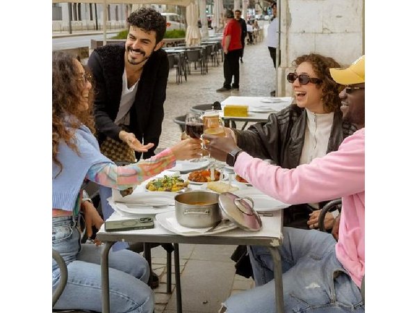 Old Lisbon No-Uphill Food Tour: 17 Tastings, Wines & Sips