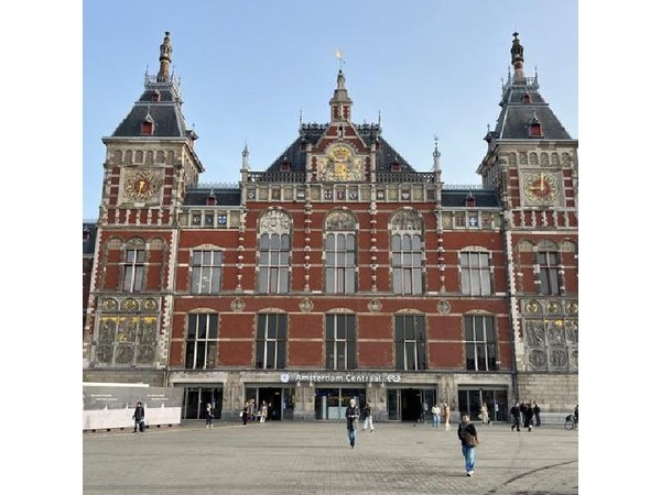 Amsterdam: Private Highlights Tour with Driver-Guide + Pickup