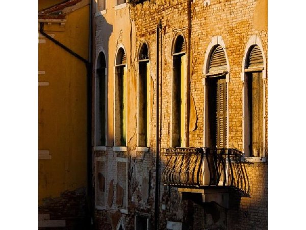 Tour on the Trails of Commissario Brunetti in Venice