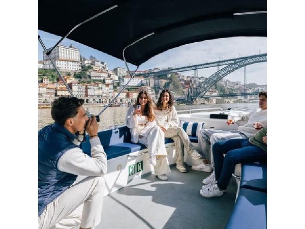 Porto 6 Bridge Boat Tour & Wine Tasting Experience