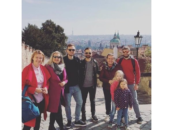 DeLuxe Tour:Prague Castle, Strahov Library, Treats, Tram & Cruise