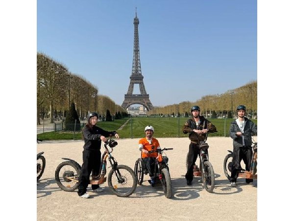 Guided tour of Paris by electric scooter. A fun and unique ride
