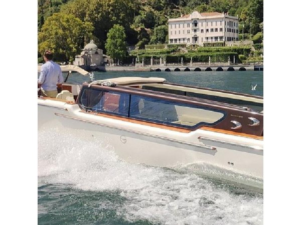 Private Venetian Wooden Boat Tour on Lake Como