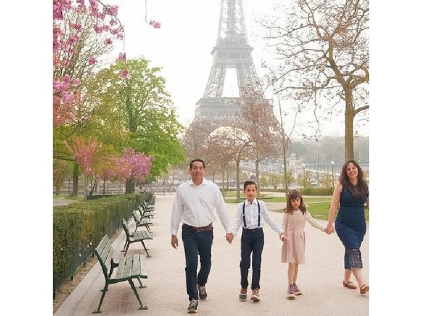 Photo Session in Paris - Photographer at the Eiffel Tower