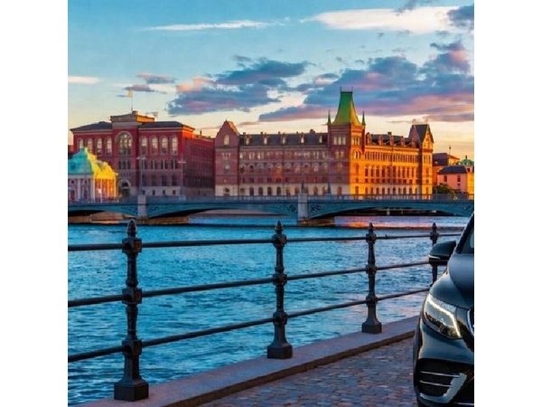 Private VIP Stockholm City Tour – Car, Guide, Snacks & Water Incl