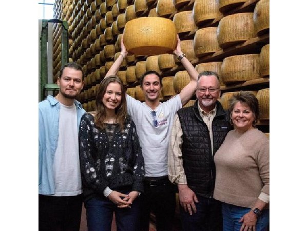 Taste of Tradition: Parmigiano, Wine & Balsamic Tour from Bologna