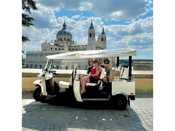 More Madrid in less time: Tour in Tuk Tuk Electric