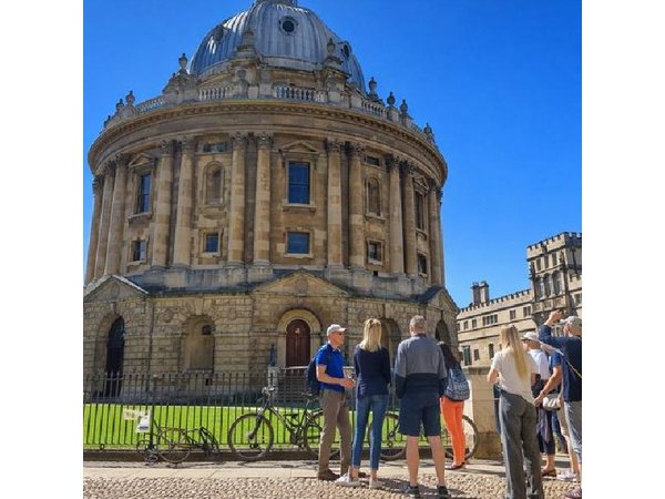 Oxford: Stories, Secrets & Sights Walking Tour with a local