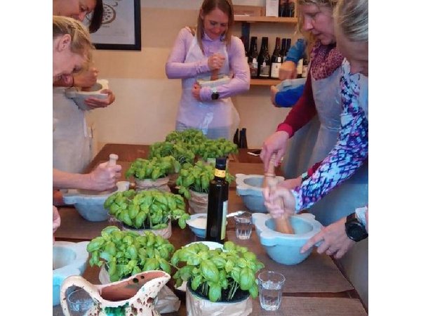 Cinque Terre: Authentic Pesto Cooking Class & Wine in Manarola