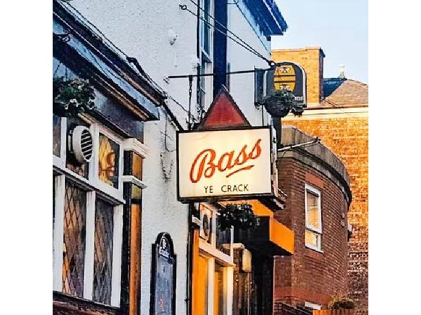 Liverpool Historic Pub Walk: Local Stories & Small Groups
