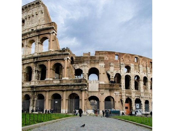 PRIVATE Tour: Colosseum Arena Floor & Ancient Rome VIP Access