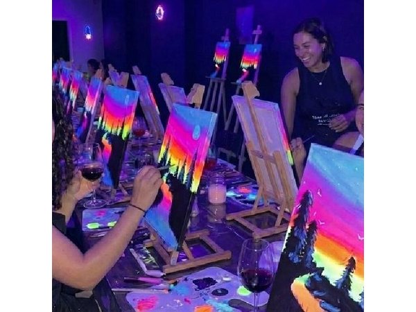 Paint & Wine Workshop in Barcelona in creative studio