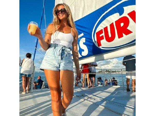 Key West Sunset Sail with Live Music, Drinks and Appetizers
