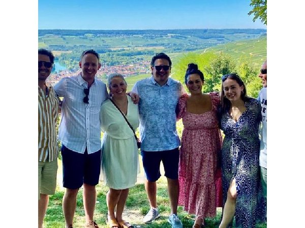 Champagne vineyards & cellars tour with Sommelier from Paris
