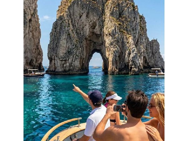 From Positano : Elite Capri Boat Day Free Bar, Brunch & City Walk