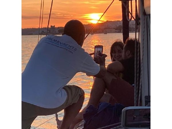Lisbon Private Romantic 2h Cruise with sparkling wine-Day/Sunset