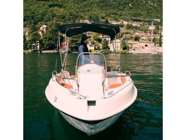 Lake Como : Rent a Boat without Driver License