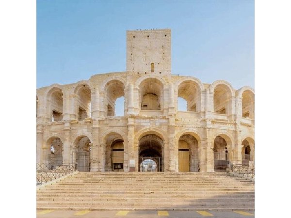 Hello Arles: Private 2-Hour Intro City Walk with Local Guide