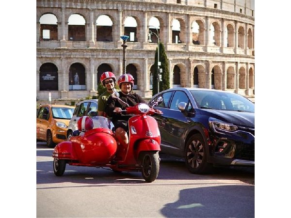 Rome Vespa Sidecar Tour — 90-Minute City Highlights Tour