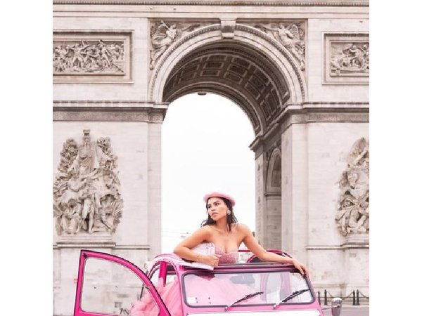 1h 2CV ride through Paris with photo stops