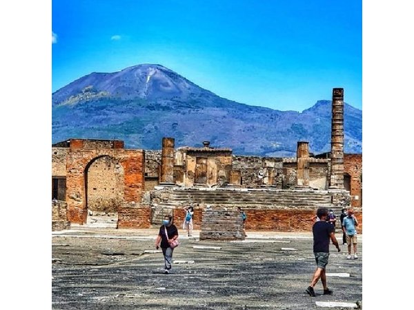 Pompeii & Vesuvius Experience with Easy Lunch from Sorrento