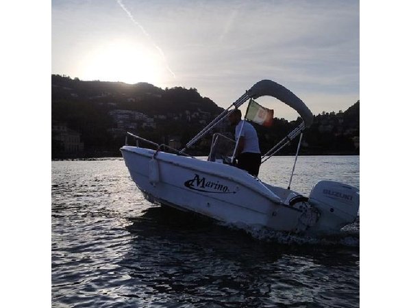 Self Drive Boat Rental License Free in Lake Como