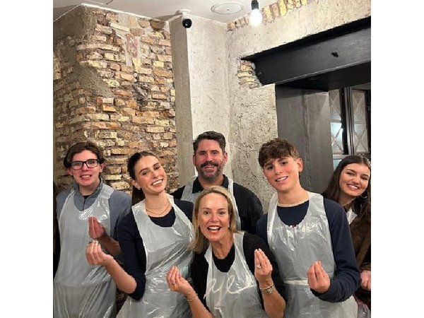 Rome Pizza and Tiramisu Class with Wine and Gelato