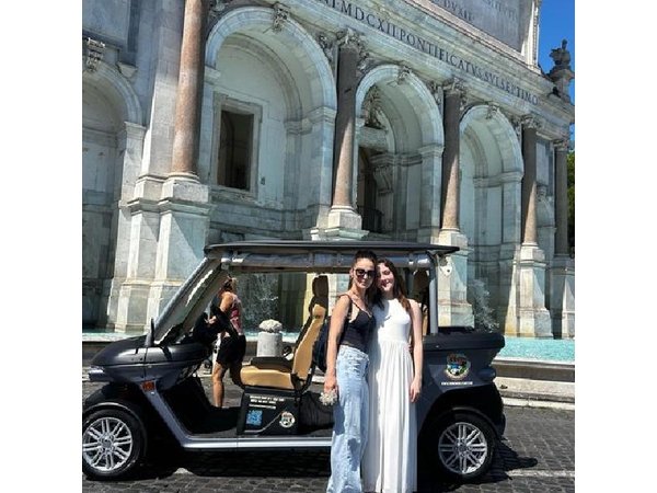 Rome:Fun Private & Group Tour in Golf Cart 90 minutes