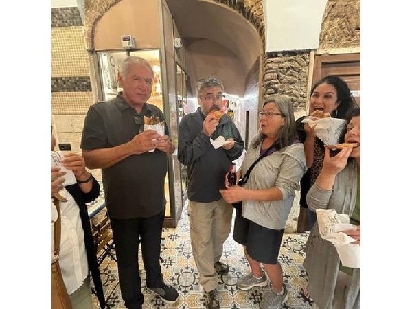 Rome: Lip Smacking 4 hours Foodie Tours in golf cart