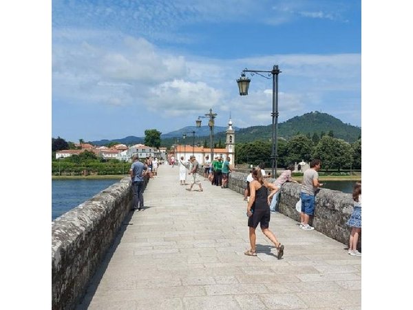 Private Ponte de Lima & Green Wine Estate Tour from Porto