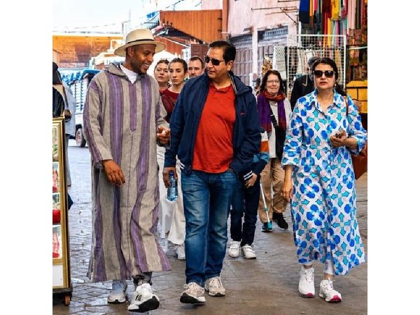 Marrakech: Bahia palace, Saadian Tombs, Souk & Medina Tour