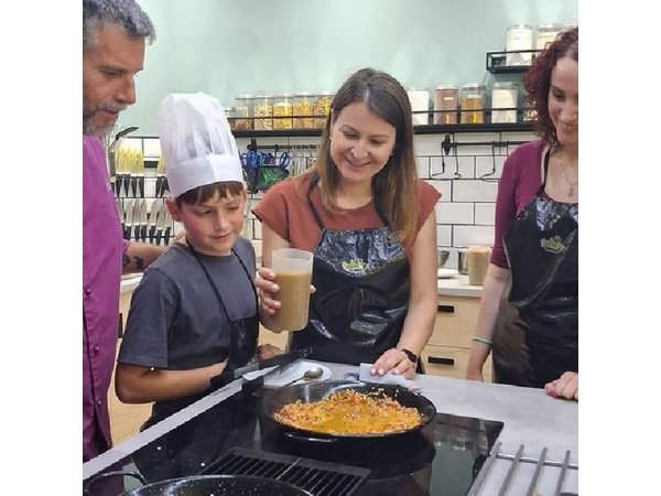 Paella, Tapas and Sangría Cooking Class in Barcelona