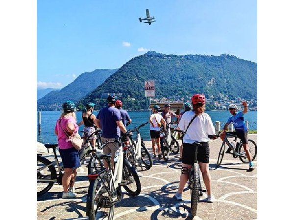 E-Bike tour Lake Como view and Swiss vineyards