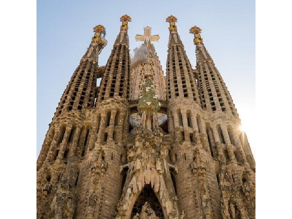 Barcelona: Gaudí Highlights & Gourmet Tapas Tasting (Small Group)