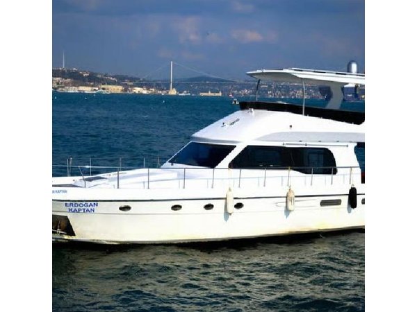 Exclusive Luxury Yacht Bosphorus Sightseeing Cruise in Istanbul