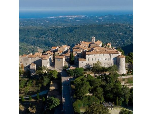 Full-Day Shared Tour Provence and its Medieval Villages from Nice