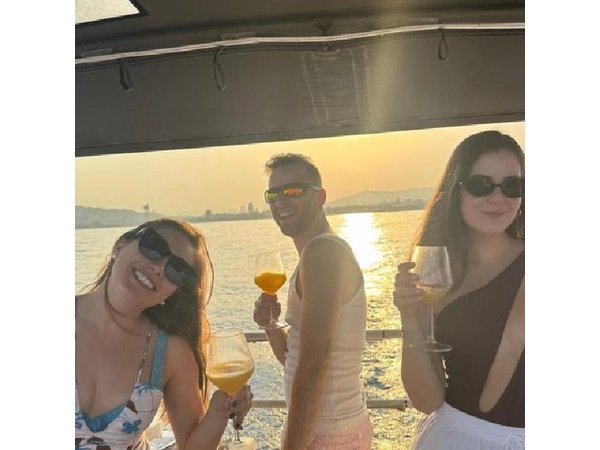 Barcelona Private Sailboat Tour with Local Drinks & Snacks