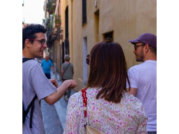 Barcelona : Local Walking Tour of Grace with vermouth included