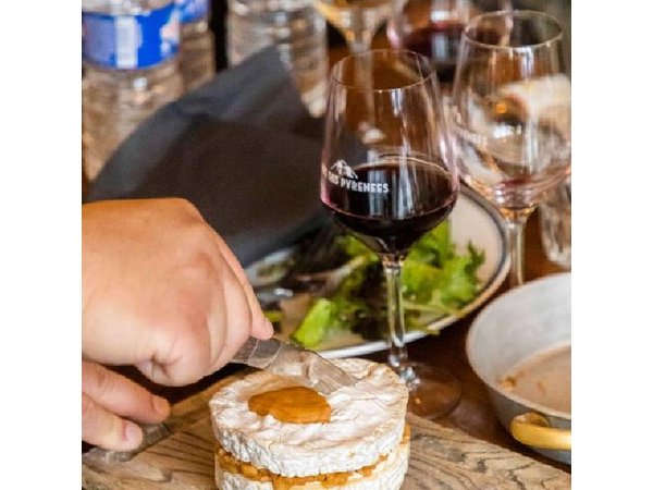 Paris: Le Marais Private Guided Food Tour with 10 French Tastings