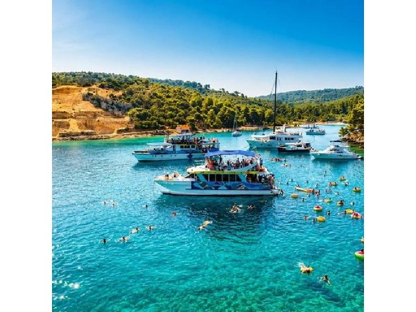 Blue Lagoon & 3 Islands Cruise with Lunch, Wine & Swim from Split